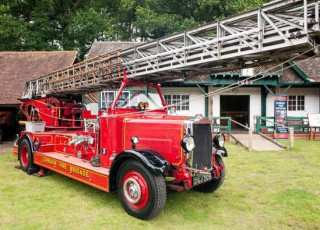 Dennis_fire_engine.jpg