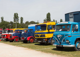 No_72_The_line-up_of_vehicles_at_Newarkaaaaaaaaa.jpg
