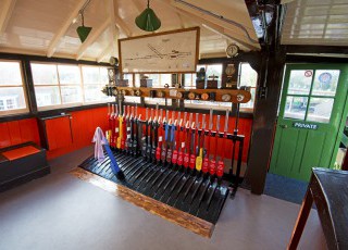 Romsey_Signal_Box_07_-_20112015_A4.jpg