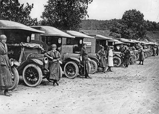 ladies-at-work-in-the-great-war.jpg