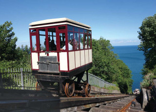 the-easy-way-to-the-beach-babbacombe-cliff-railway.jpg