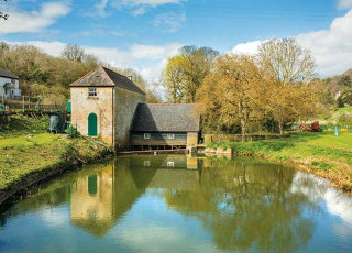 the-greenest-of-green-machines-claverton-pumping-station-exterior-and-pound.jpg