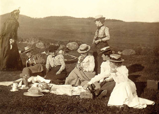 you-press-the-button-picnic-1901.jpg